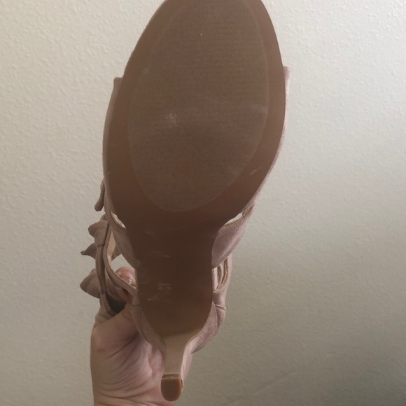Heels - Picture 2 of 3